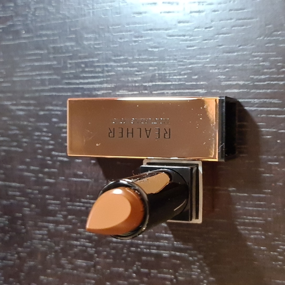 Realher moisturizing lipstick